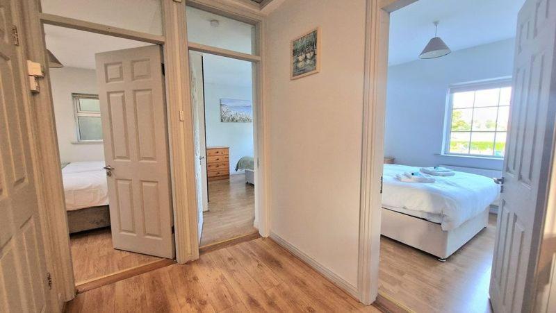 4 Bedroom Townhouse กัลเวย์ ภายนอก รูปภาพ